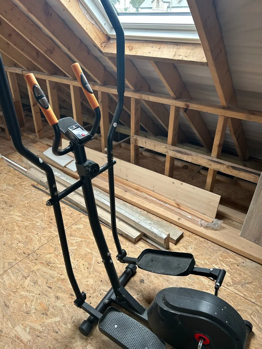 Cross trainer - Image 1