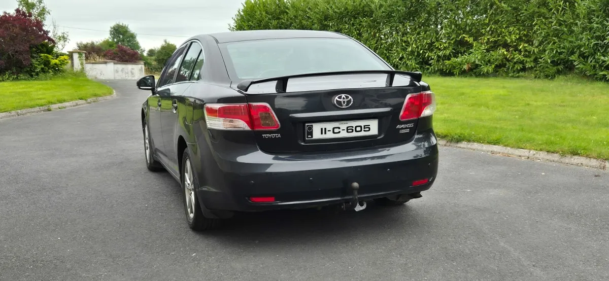 Toyota Avensis 2011 - Image 2