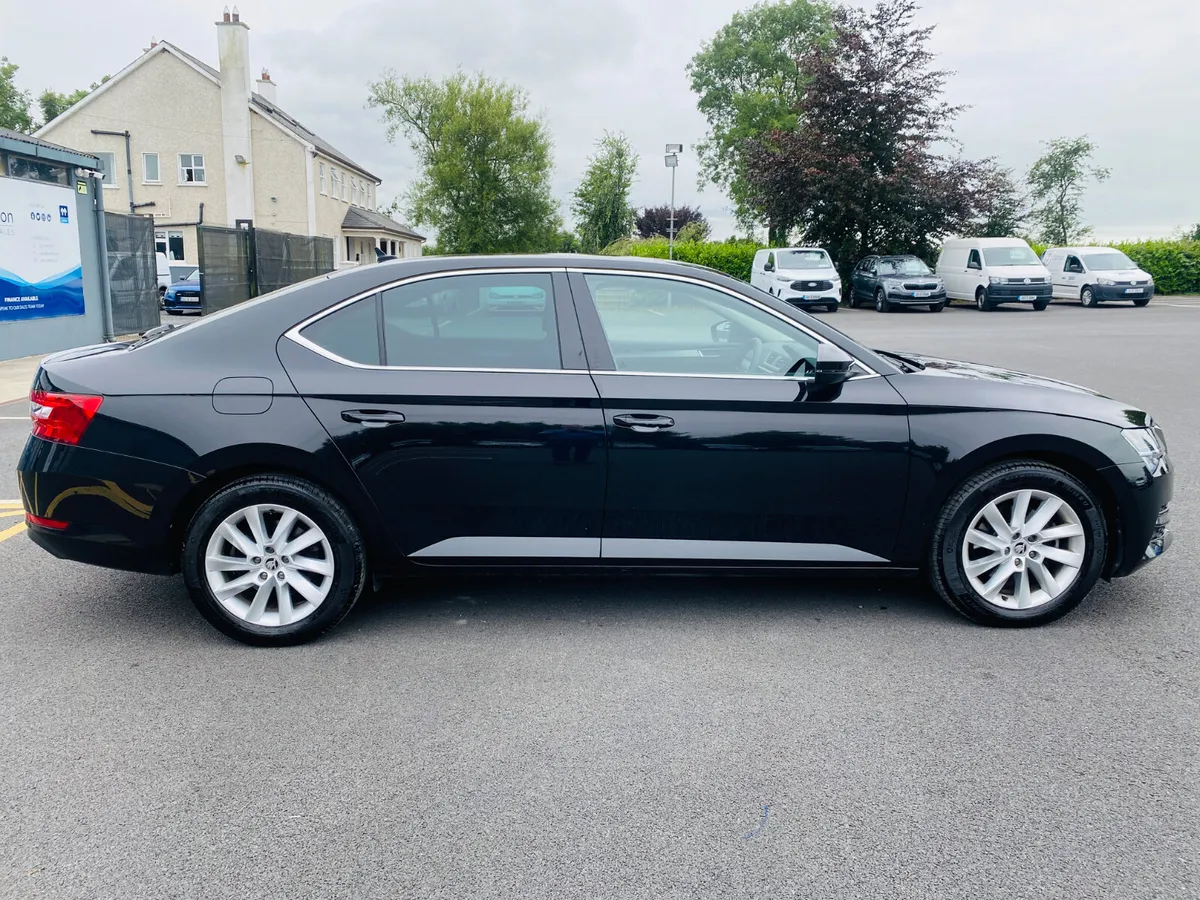 SKODA SUPERB AMBITION DSG AUTO 2024 (242) - Image 4