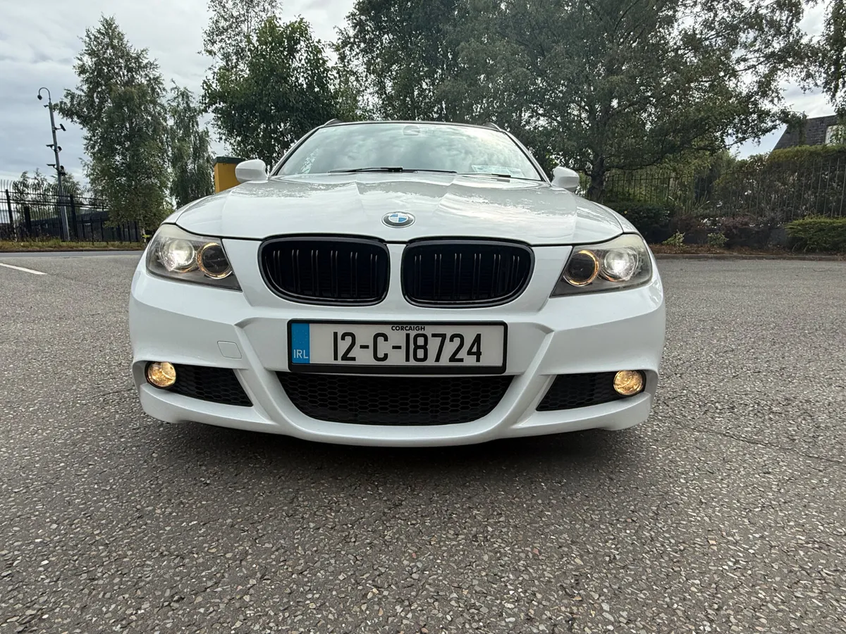 BMW 320i MSPORT Touring Automatic - Image 2