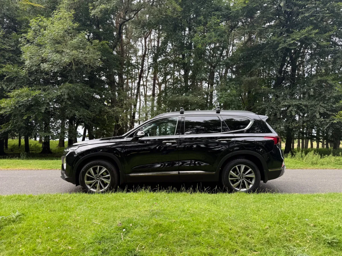 Hyundai Santa Fe 2020 4X4 7 Seat - Image 4