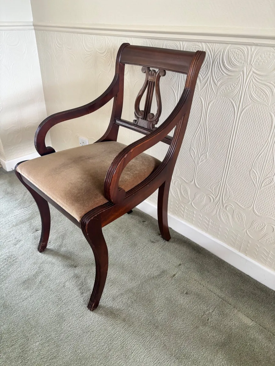 Mahogany table and chairs - Image 3