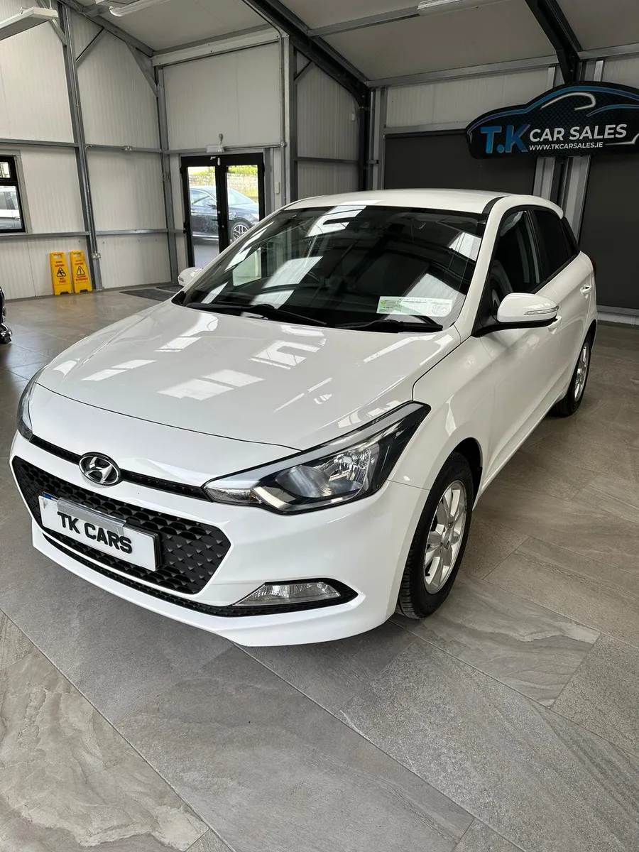 17 HYUNDAI i20 LOW MILEAGE - Image 4