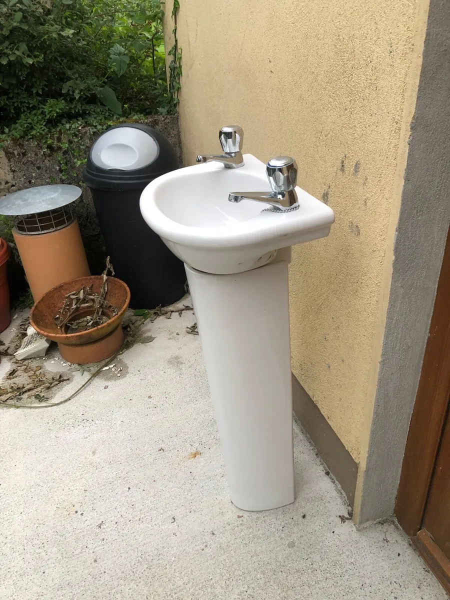 Small sink, taps and pedestal - Image 2