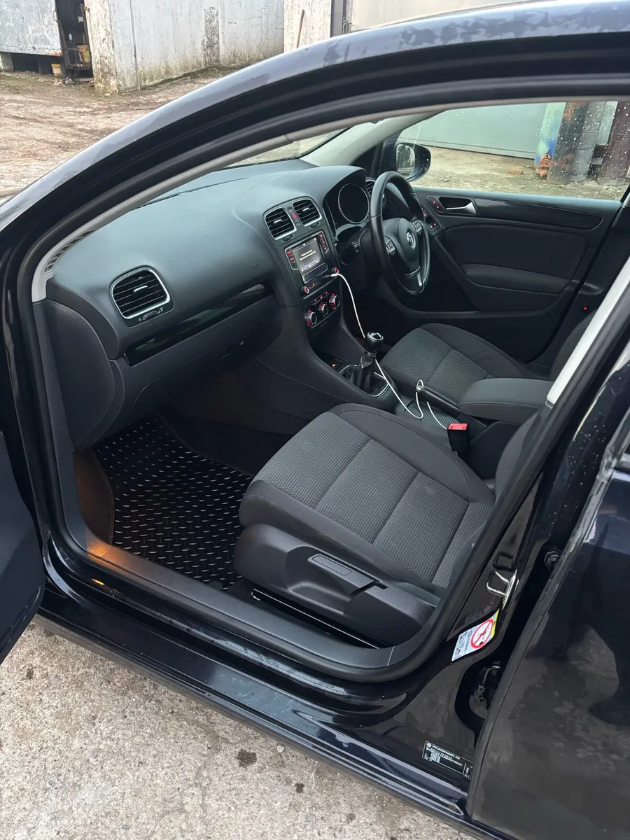 Volkswagen Golf 2010 2 litre - Image 4