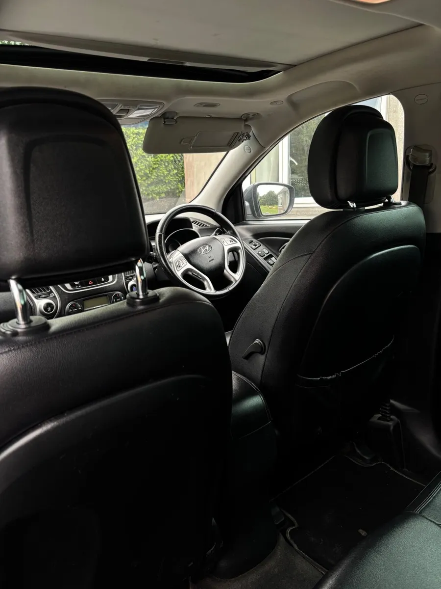 Hyundai ix35 2010 Needs Repairs | engine perfect - Image 2