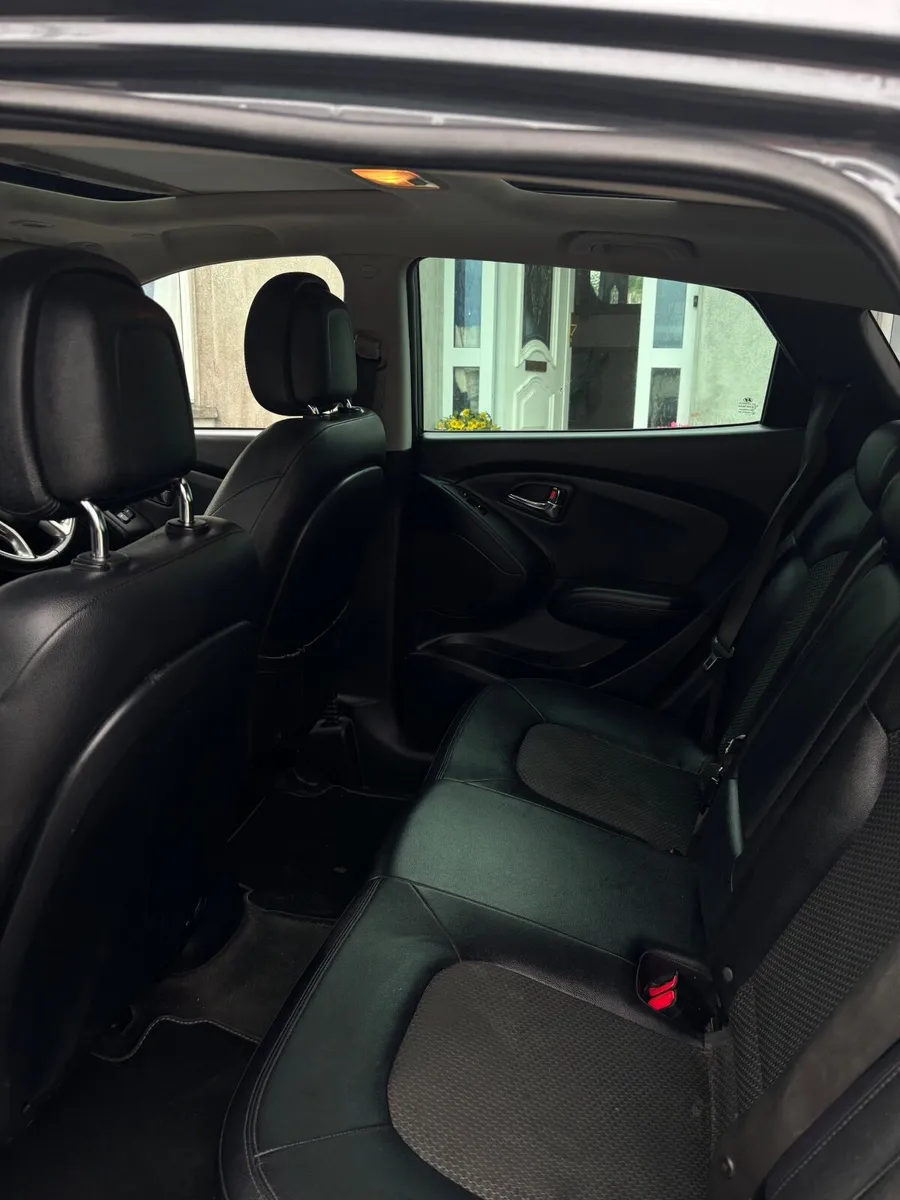 Hyundai ix35 2010 Needs Repairs | engine perfect - Image 3