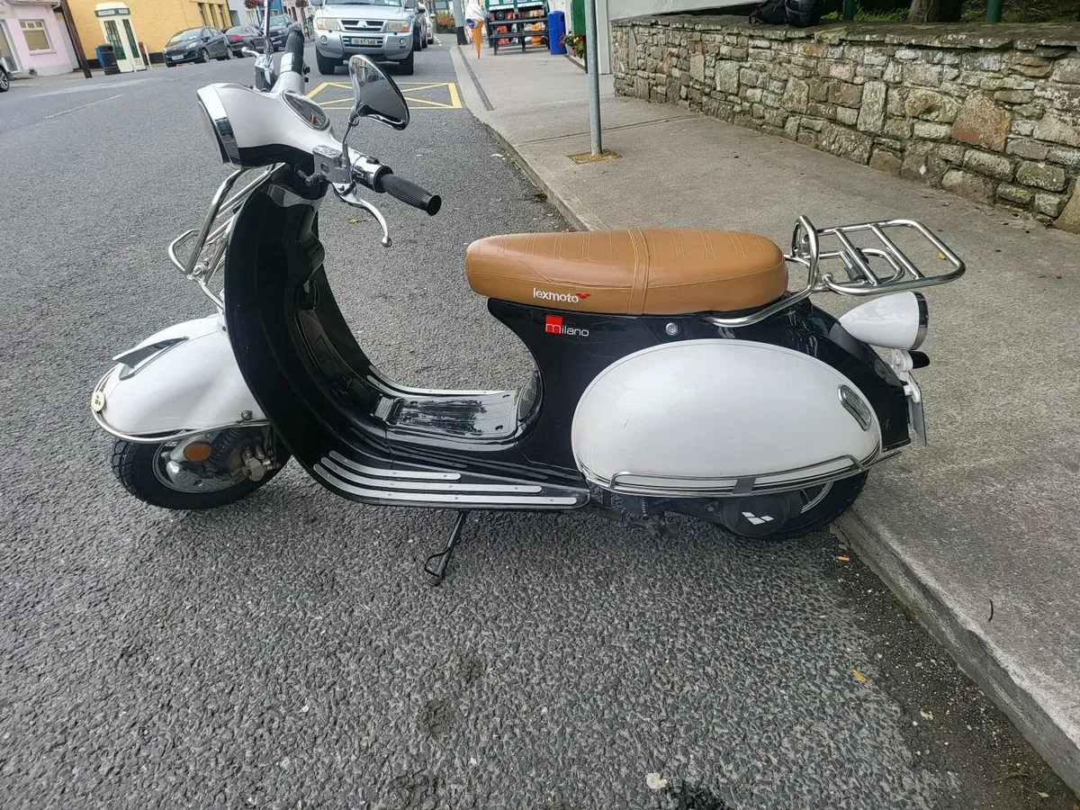 182 lexmoto milano retro scooter 125cc 4 stroke - Image 3