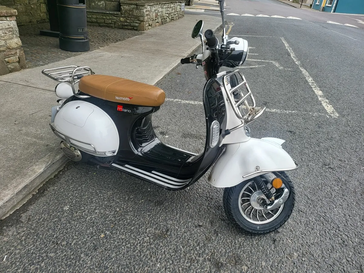 182 lexmoto milano retro scooter 125cc 4 stroke - Image 1