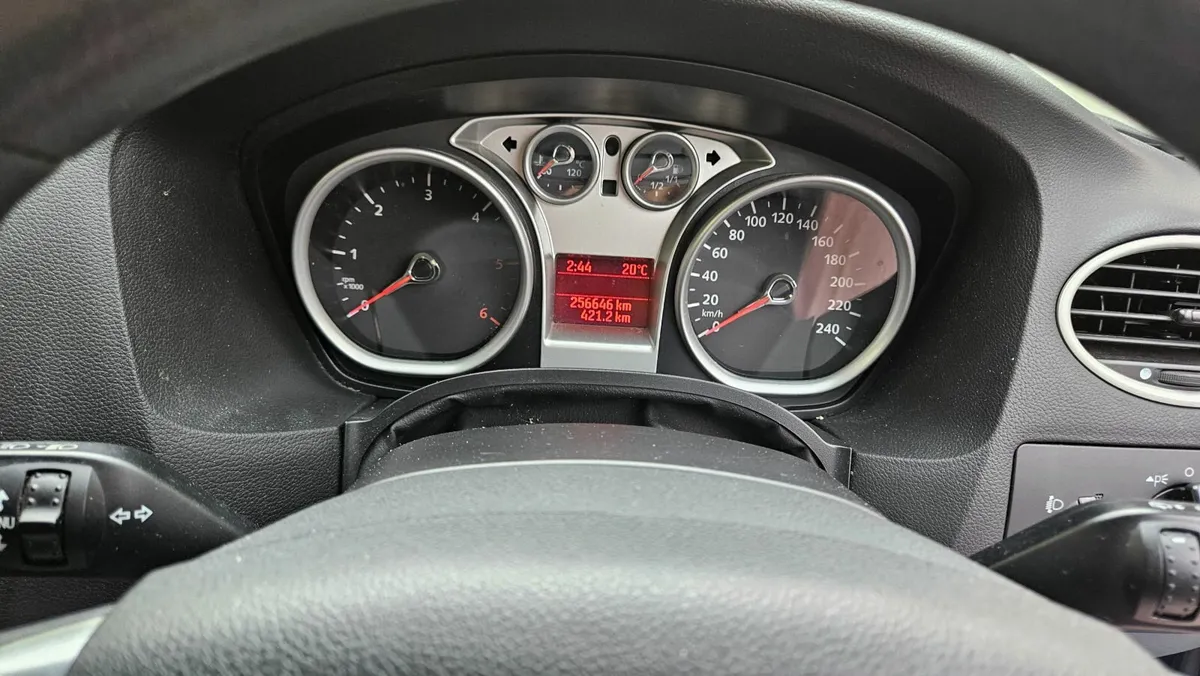 Ford Focus 2009 - Image 2