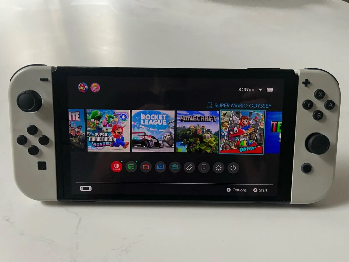 Nintendo switch oled and pro controller - Image 3