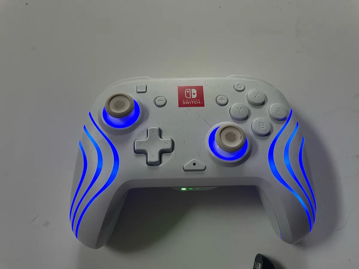 Nintendo switch oled and pro controller - Image 4