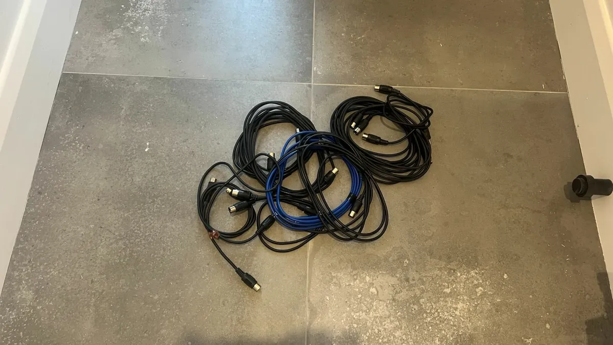 MIDI Cable Lot