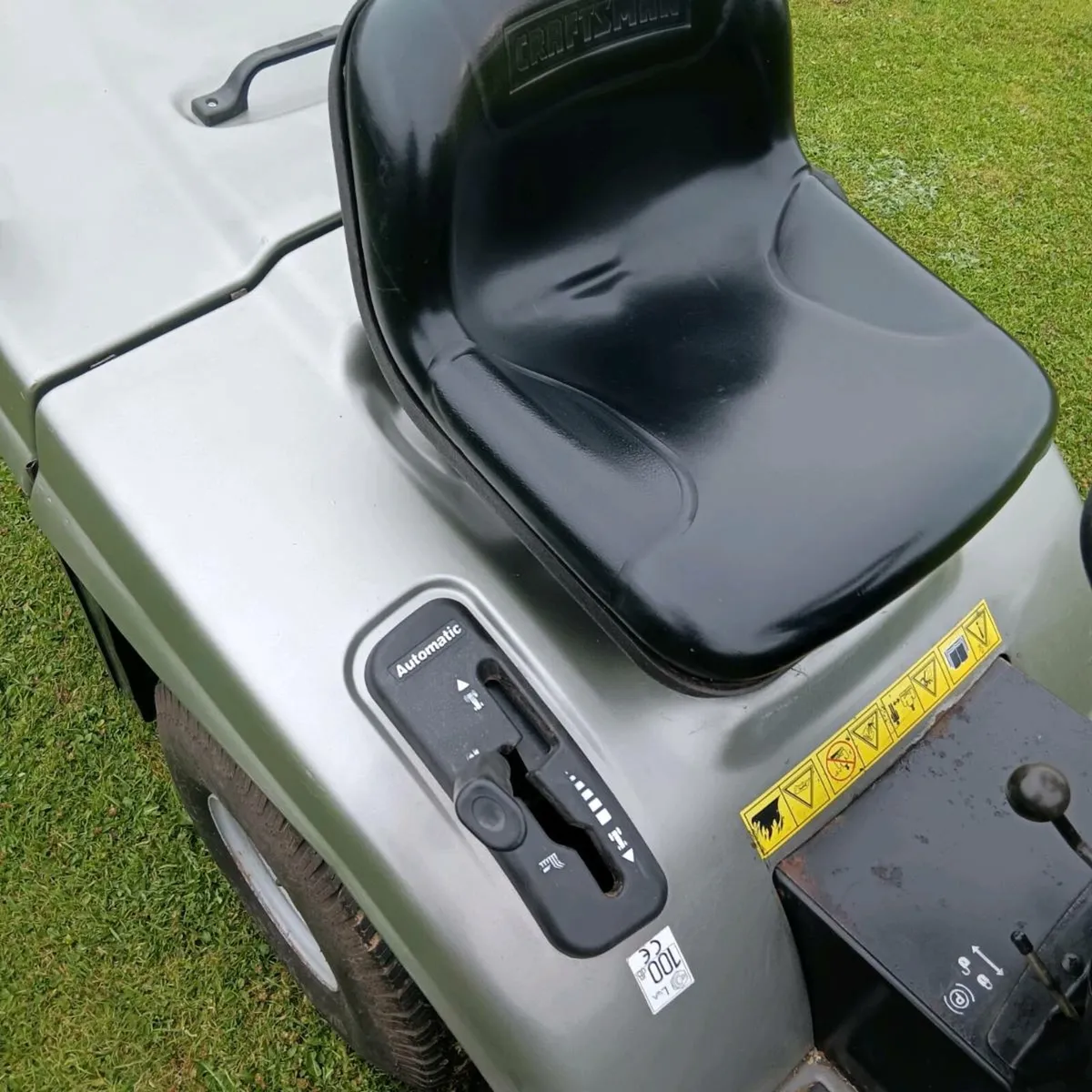 Craftsman hydrostatic 20hp Briggs engine - Image 4