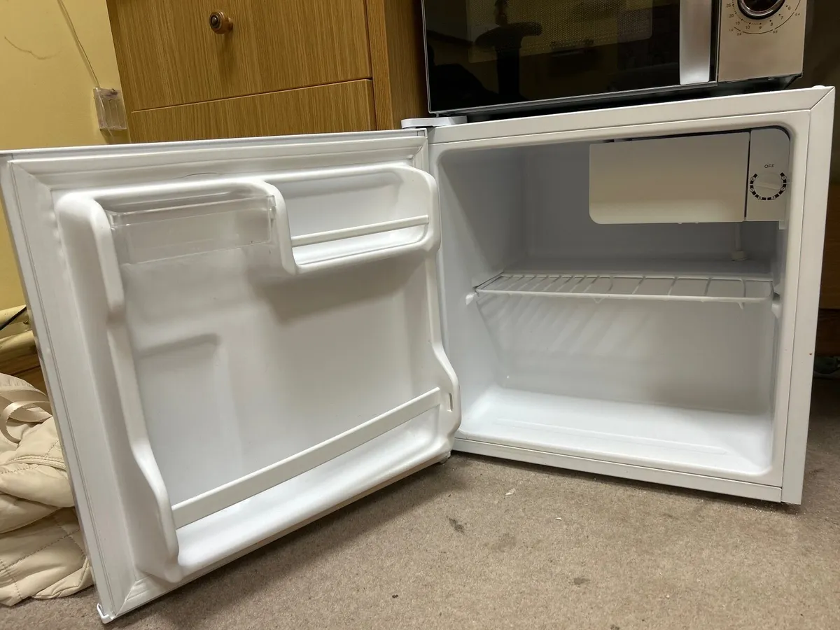 Mini fridge - Image 2