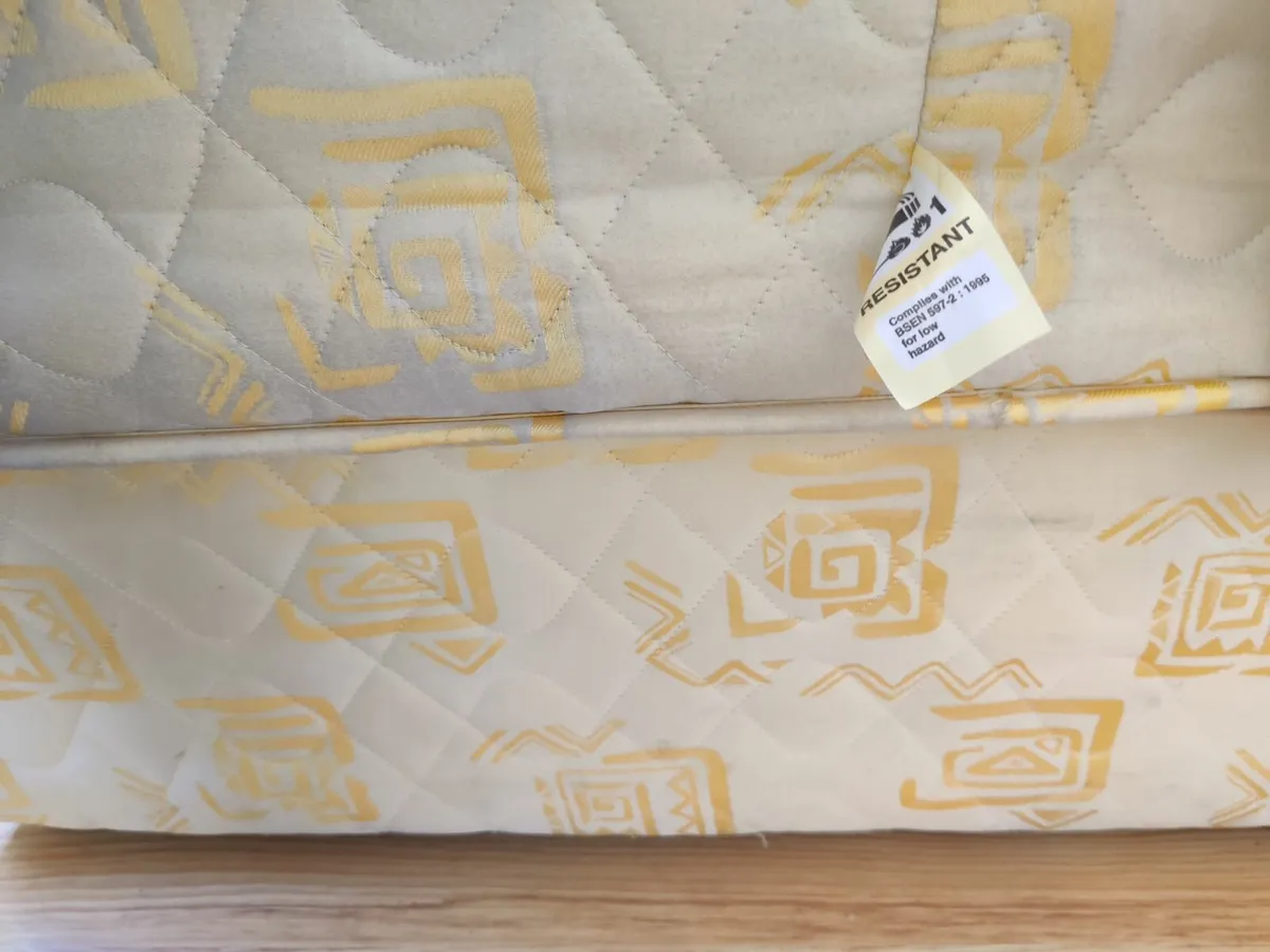 4ft6 Double Divan with headboard - Image 2