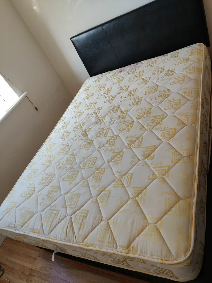 4ft6 Double Divan with headboard - Image 4