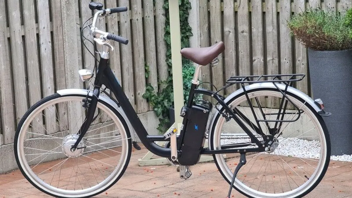 Electric Bike Momentum, Very Soft to ride, need controller - Image 1