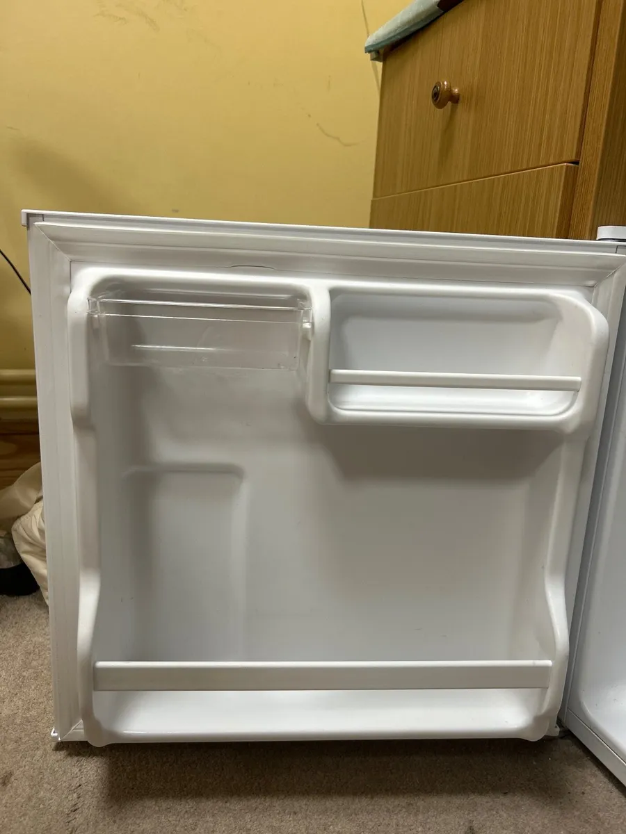 Mini fridge - Image 4