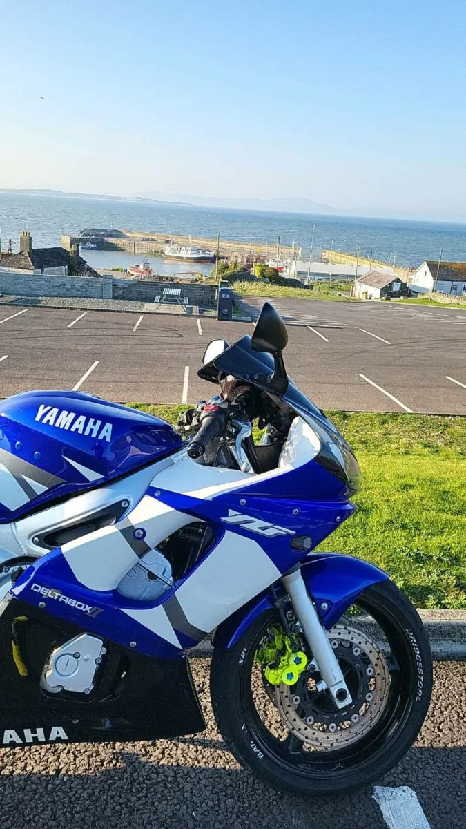 Yamaha R6 - Image 1