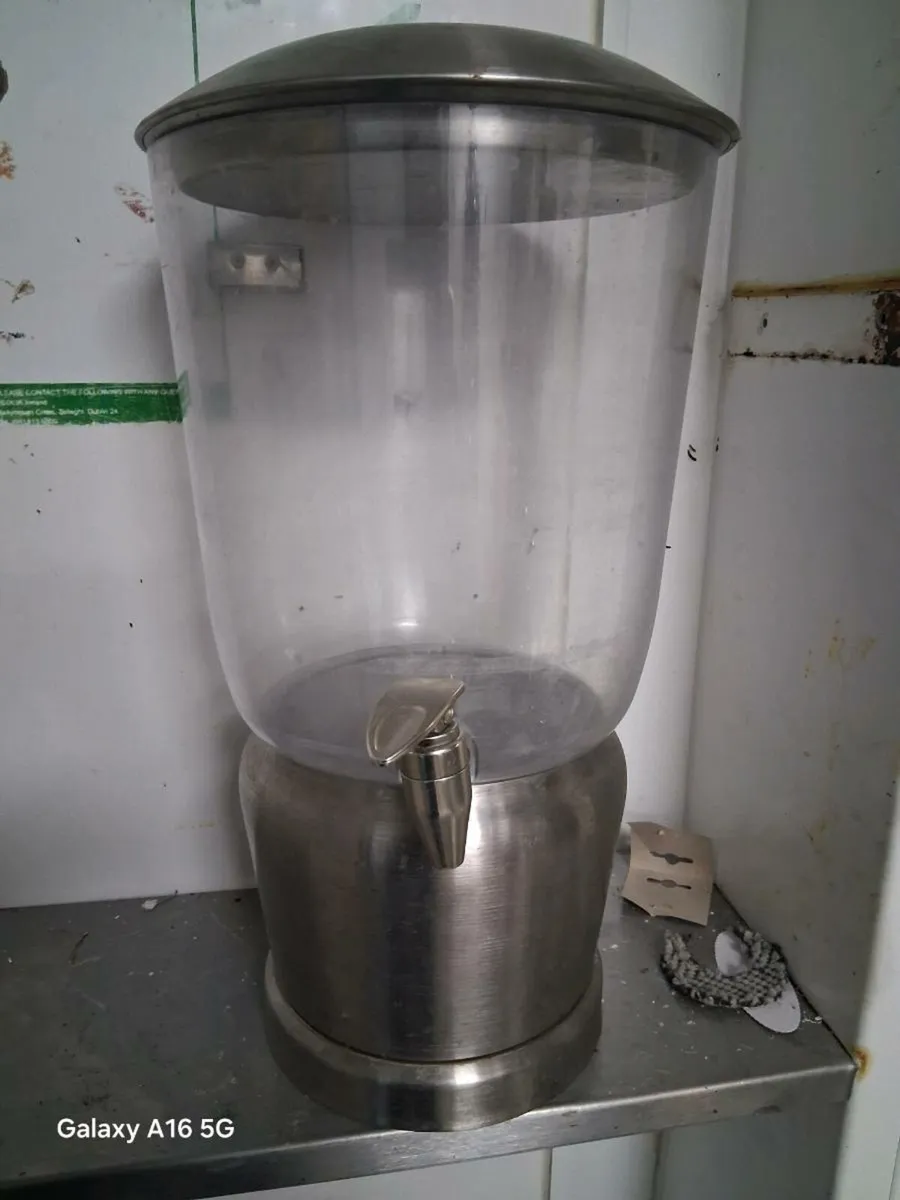 Water dispenser - Image 1
