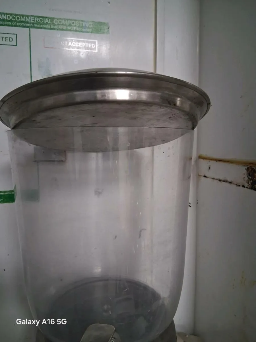 Water dispenser - Image 2