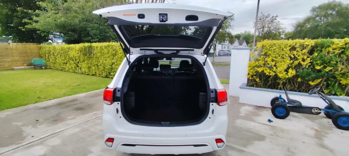 Mitsubishi Outlander Exclusive - Image 4