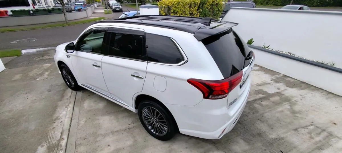 Mitsubishi Outlander Exclusive - Image 1