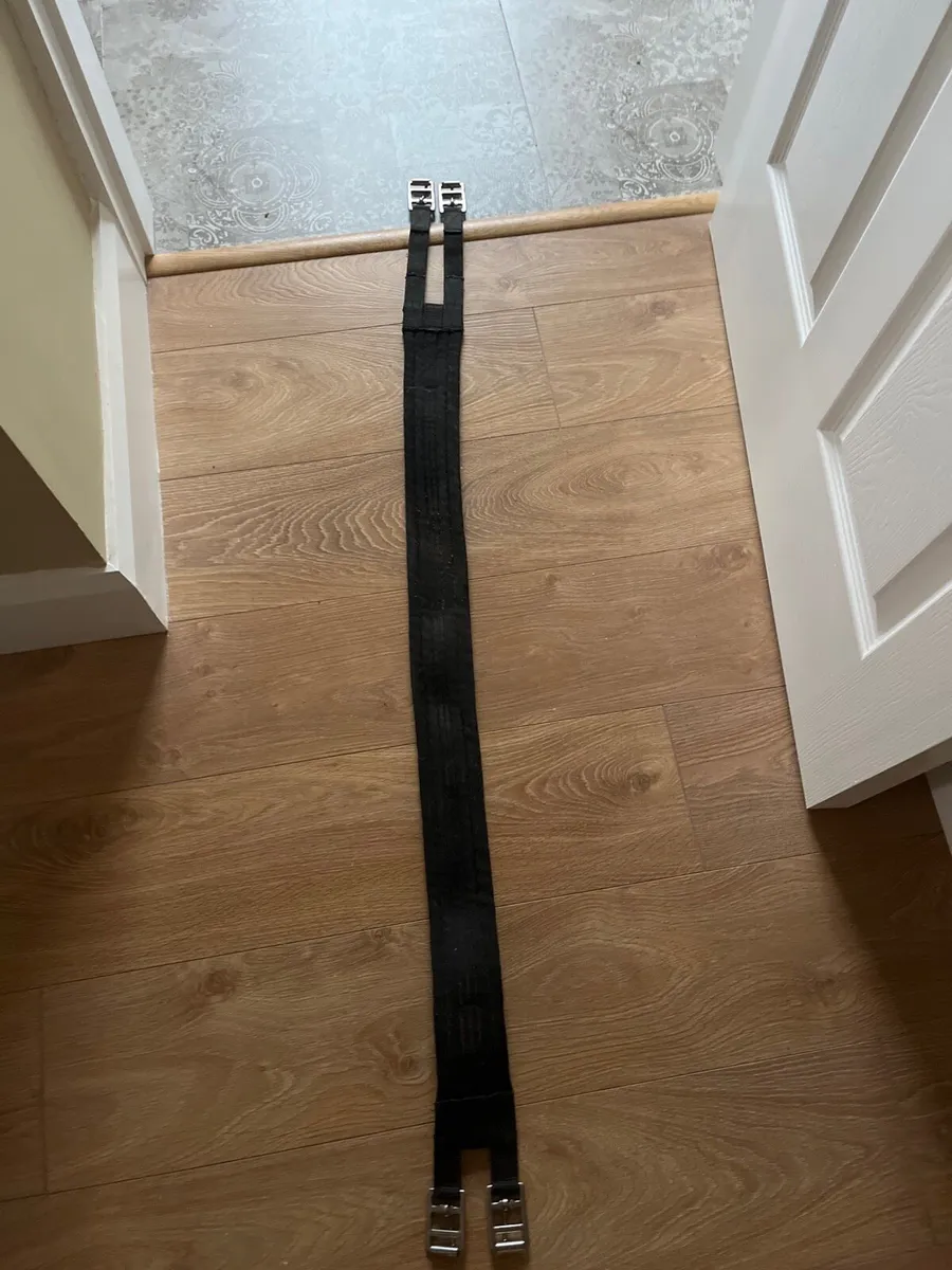 black synthetic girth