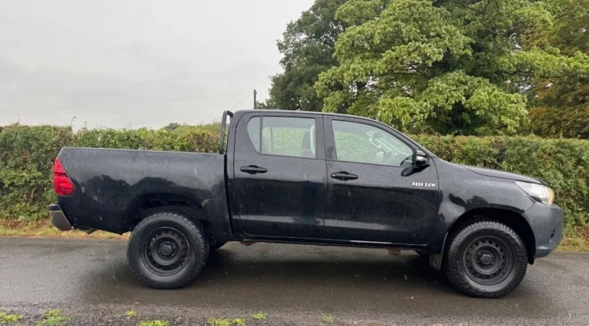Toyota Hilux Active 2017 . - Image 2