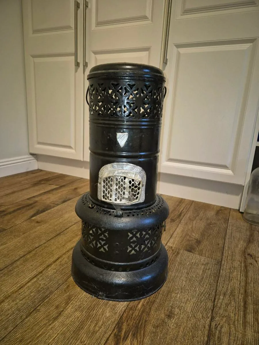 Antique Valor stove/heater - Image 1