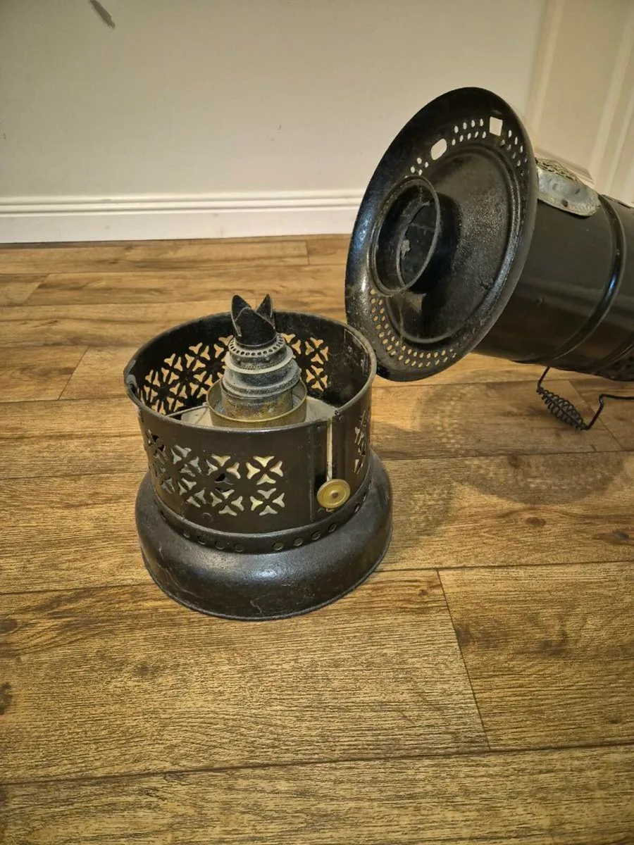 Antique Valor stove/heater - Image 4