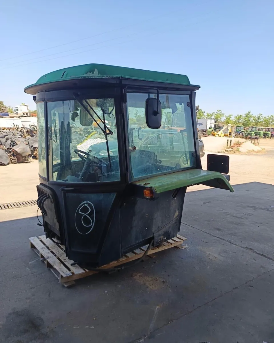 John Deere 50 Series Cab - Image 1
