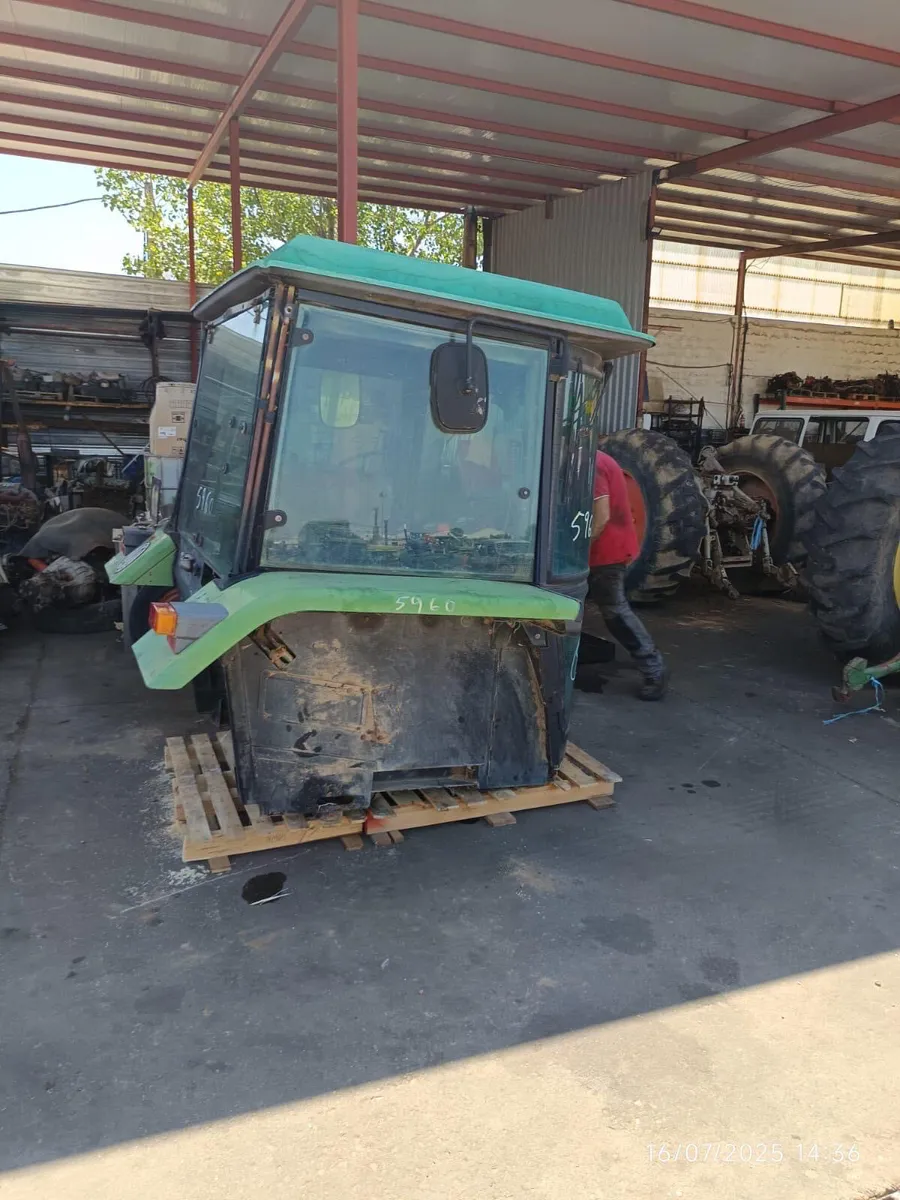 John Deere 50 Series Cab - Image 3