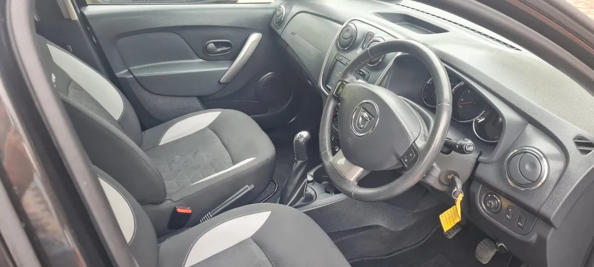Dacia Sandero Stepway 1L Petrol TCe Laureat 2016 - Image 3