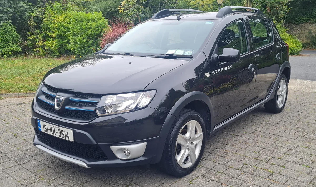 Dacia Sandero Stepway 1L Petrol TCe Laureat 2016 - Image 2