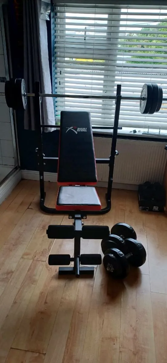 Gym equipment with weights - Image 1