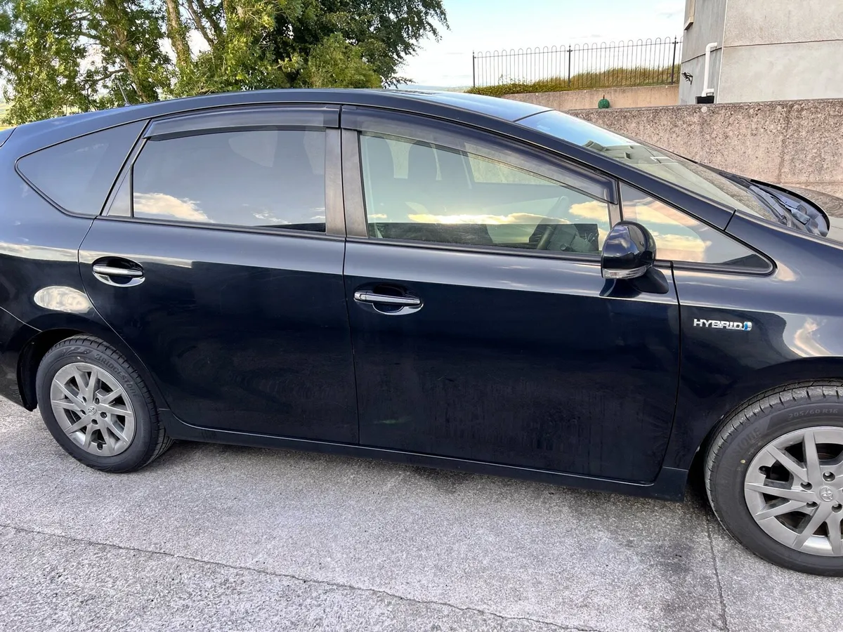 Toyota Prius Alpha 2019 7 Seater Low mileage - Image 4