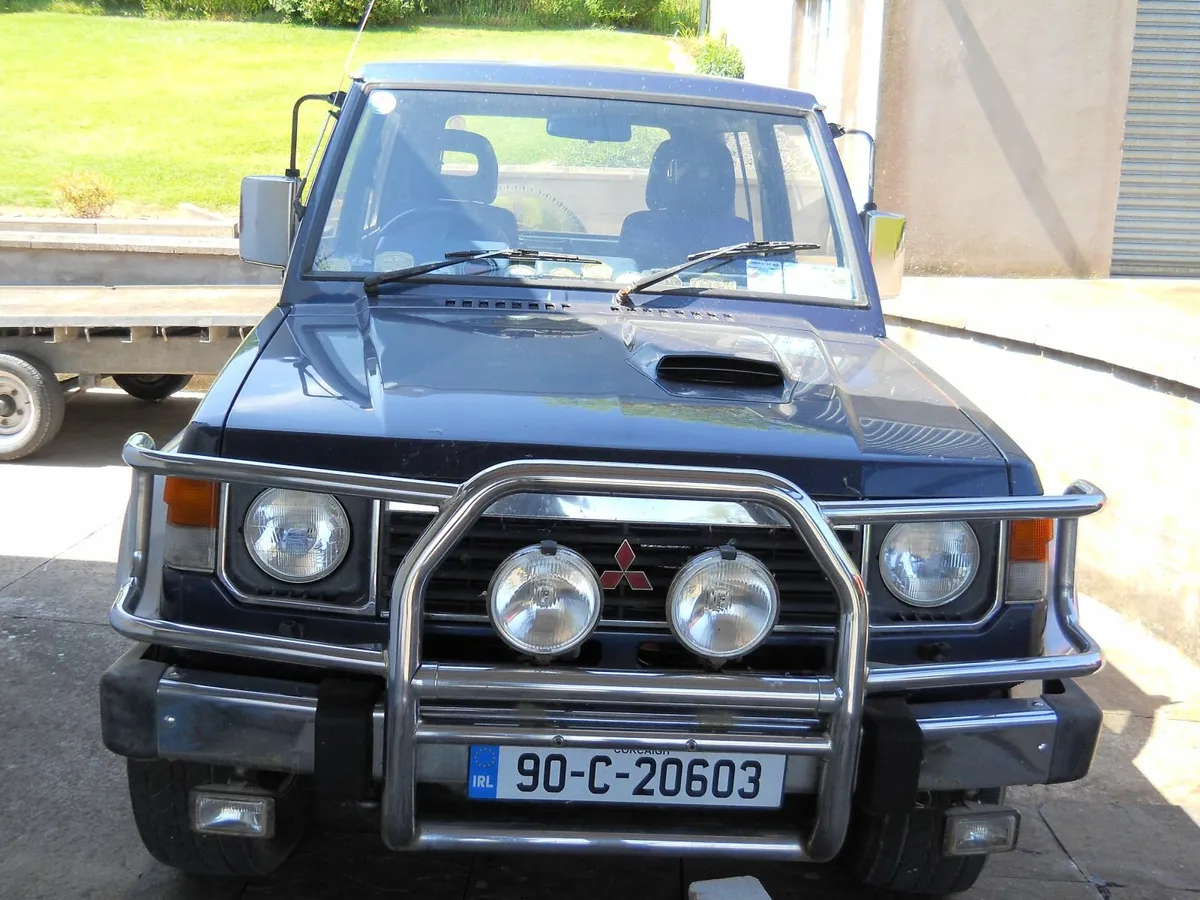 Mitsubishi Pajero 1990 - Image 1