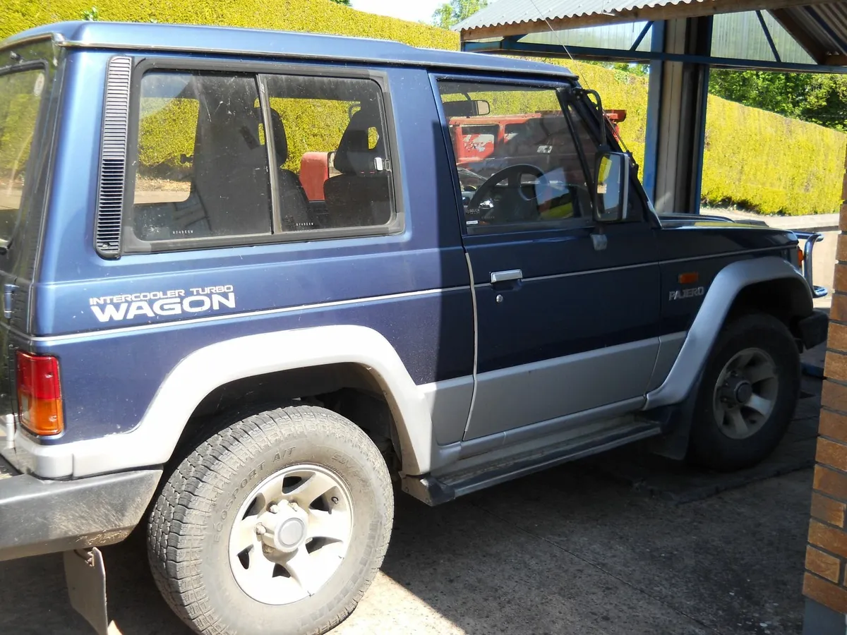 Mitsubishi Pajero 1990 - Image 2