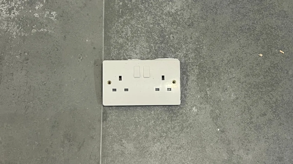 White 2 Gang Plug Sockets