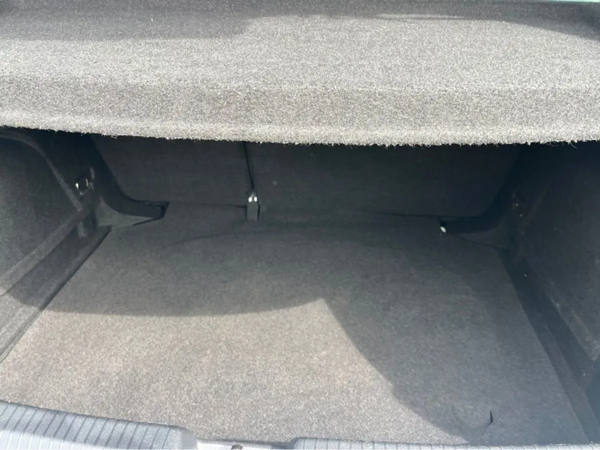 Volkswagen Golf 1.0 TSI 90hp 5DR - Image 2