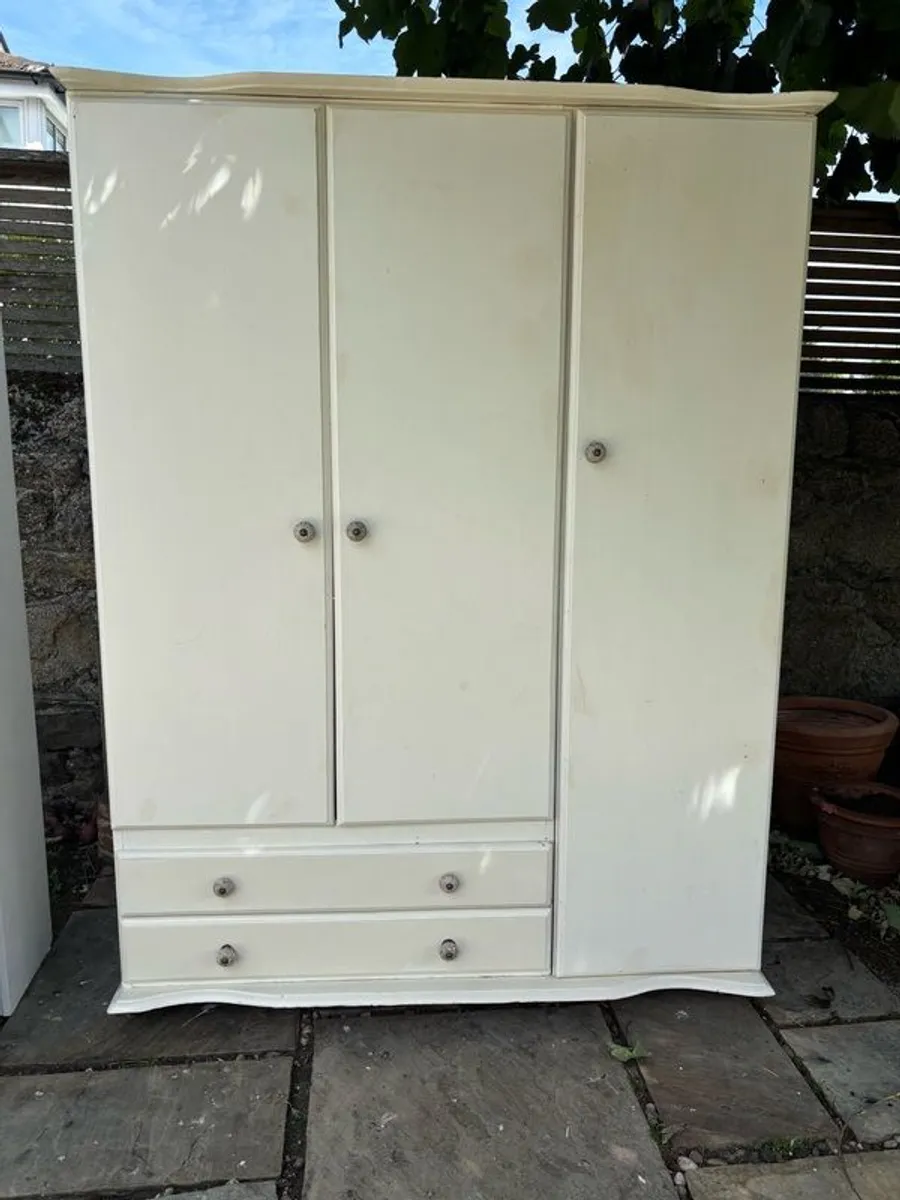 wardrobe - Image 1