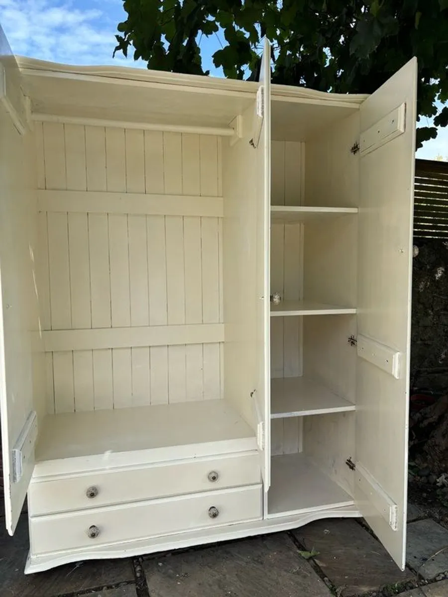 wardrobe - Image 2