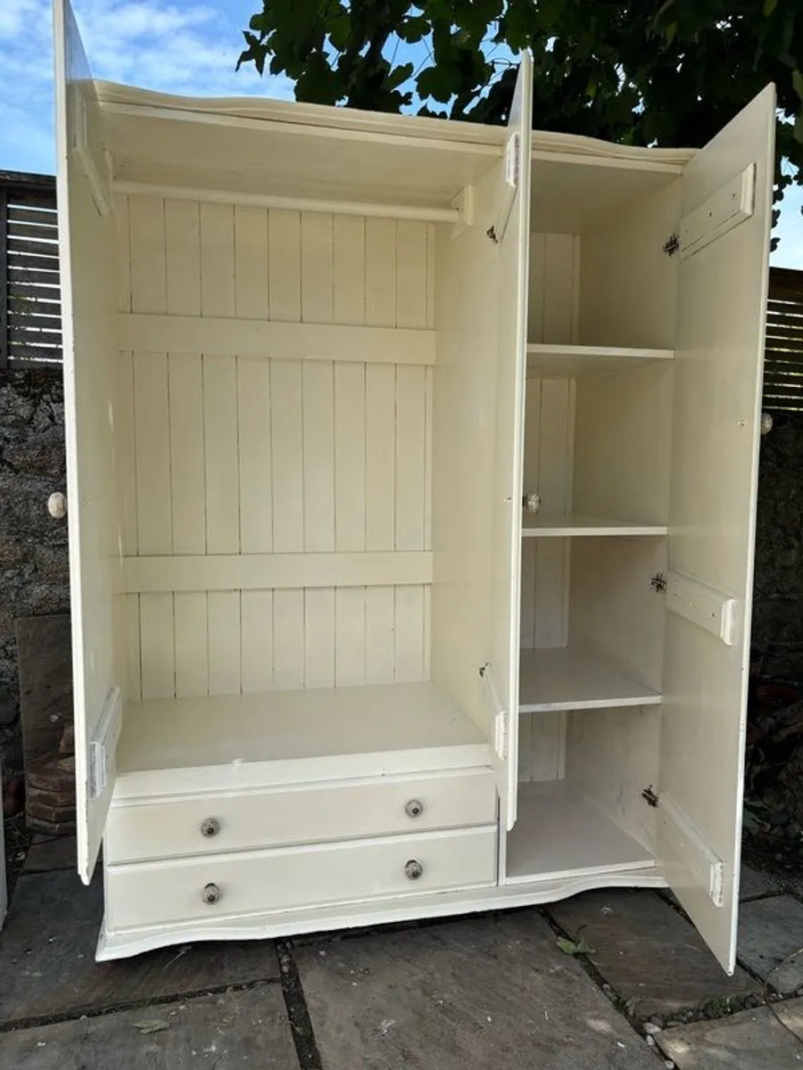 wardrobe - Image 3