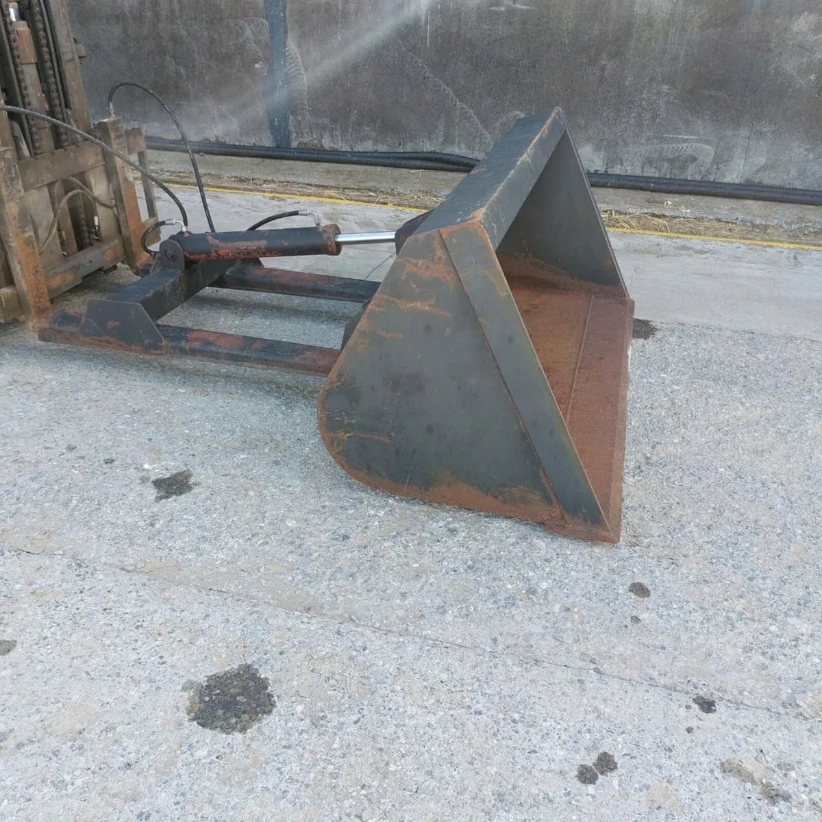 Forklift bucket - Image 4