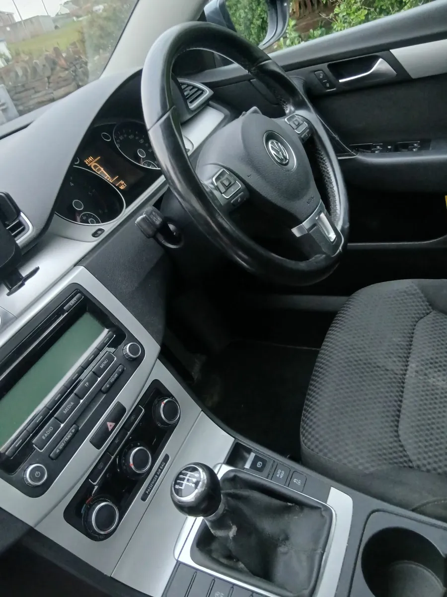 Volkswagen Passat 2011 - Image 3