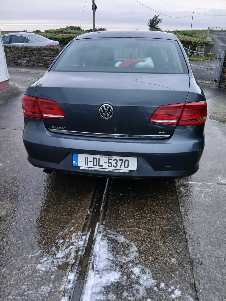 Volkswagen Passat 2011 - Image 1