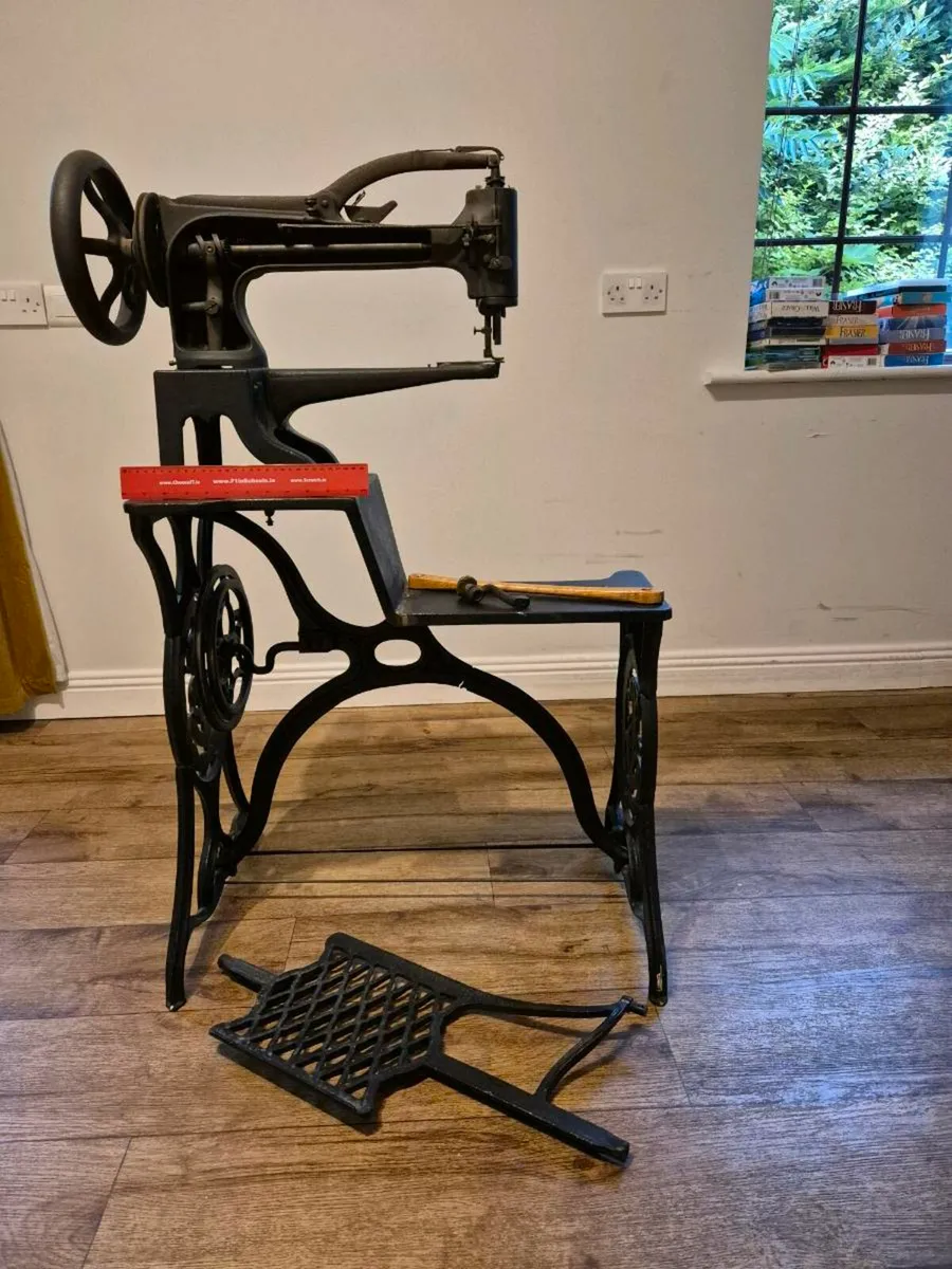Antique leather sewing machine - Image 1