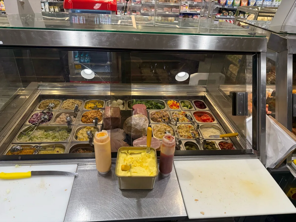 Deli & Hot Food Counter - Image 4